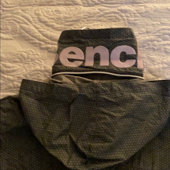 Bench Wind Jacket - Picture 3 of 4